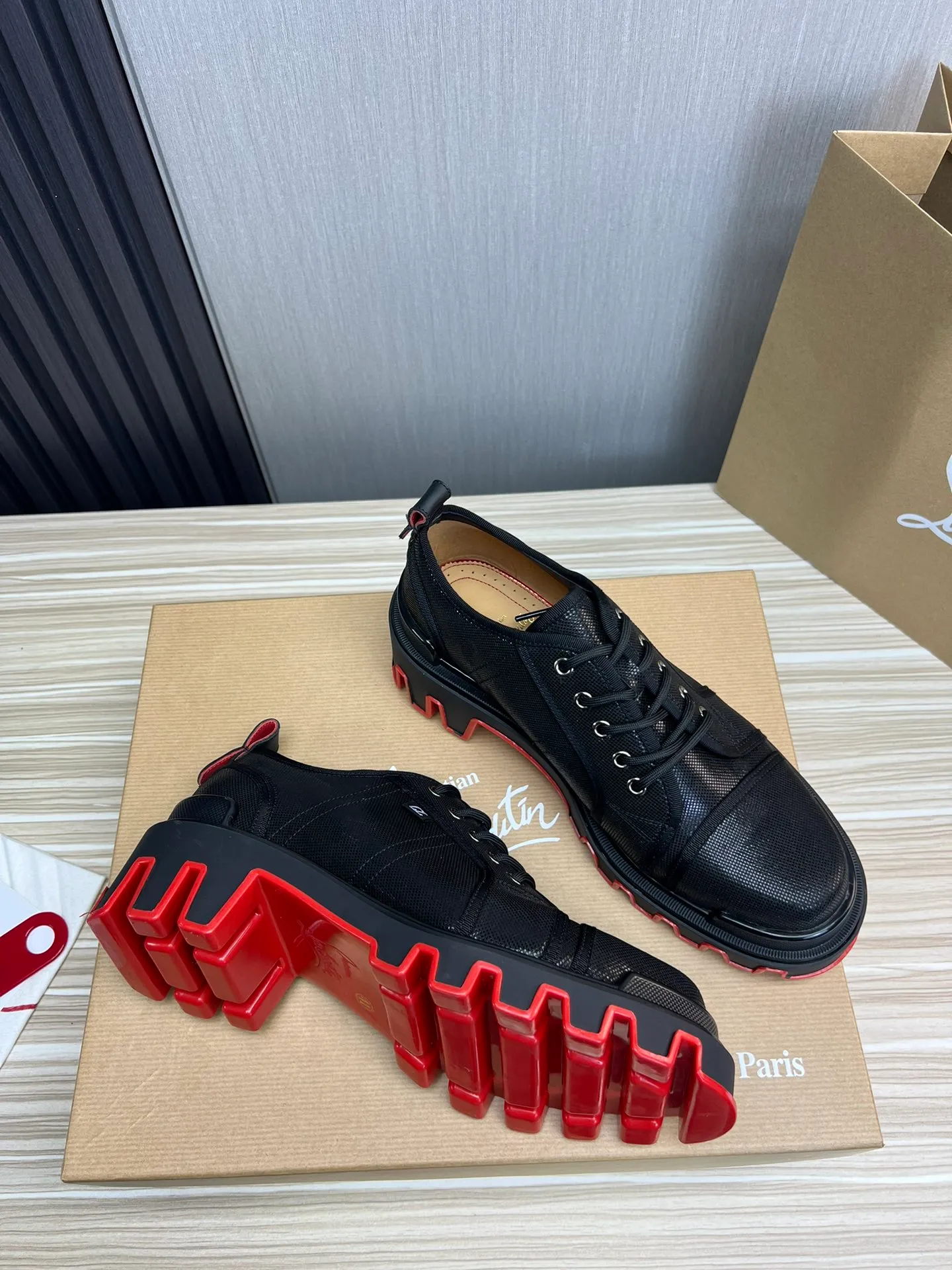 Men's shoes💰760💰 CL popular red-soled boots🆑1:1 original model opening. Official website updated simultaneously ~ Christian* Louboutin, imported cowhide leather upper + water-dyed cowhide lining, original thick red sole, wear-resistant and non-slip⬆️ Full set of counter packaging🎁38-45 (38.45 custom-made, non-refundable)